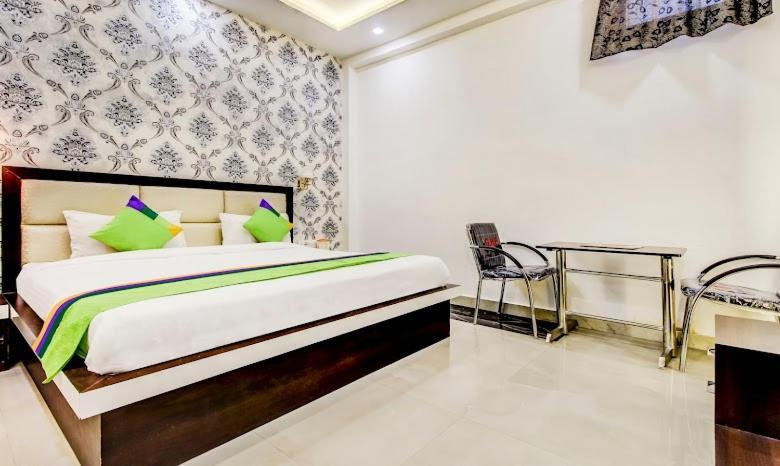 Hotel Golden Door Mathura Exteriér fotografie