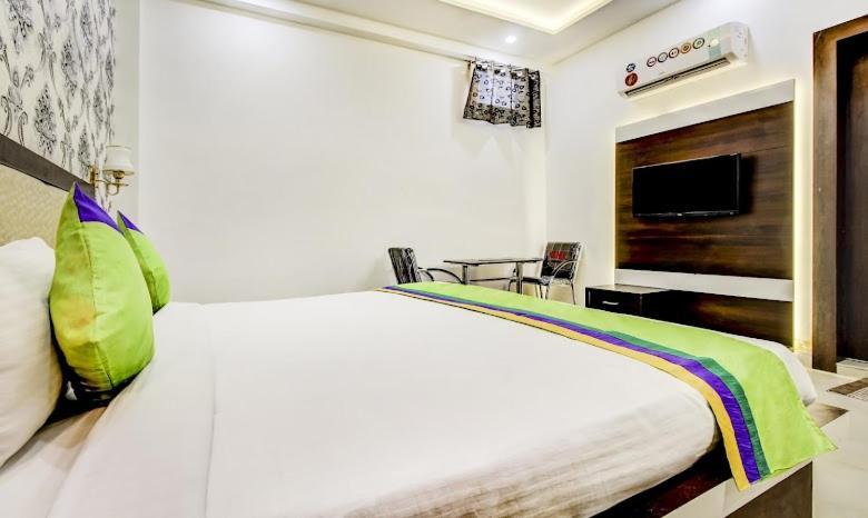 Hotel Golden Door Mathura Exteriér fotografie