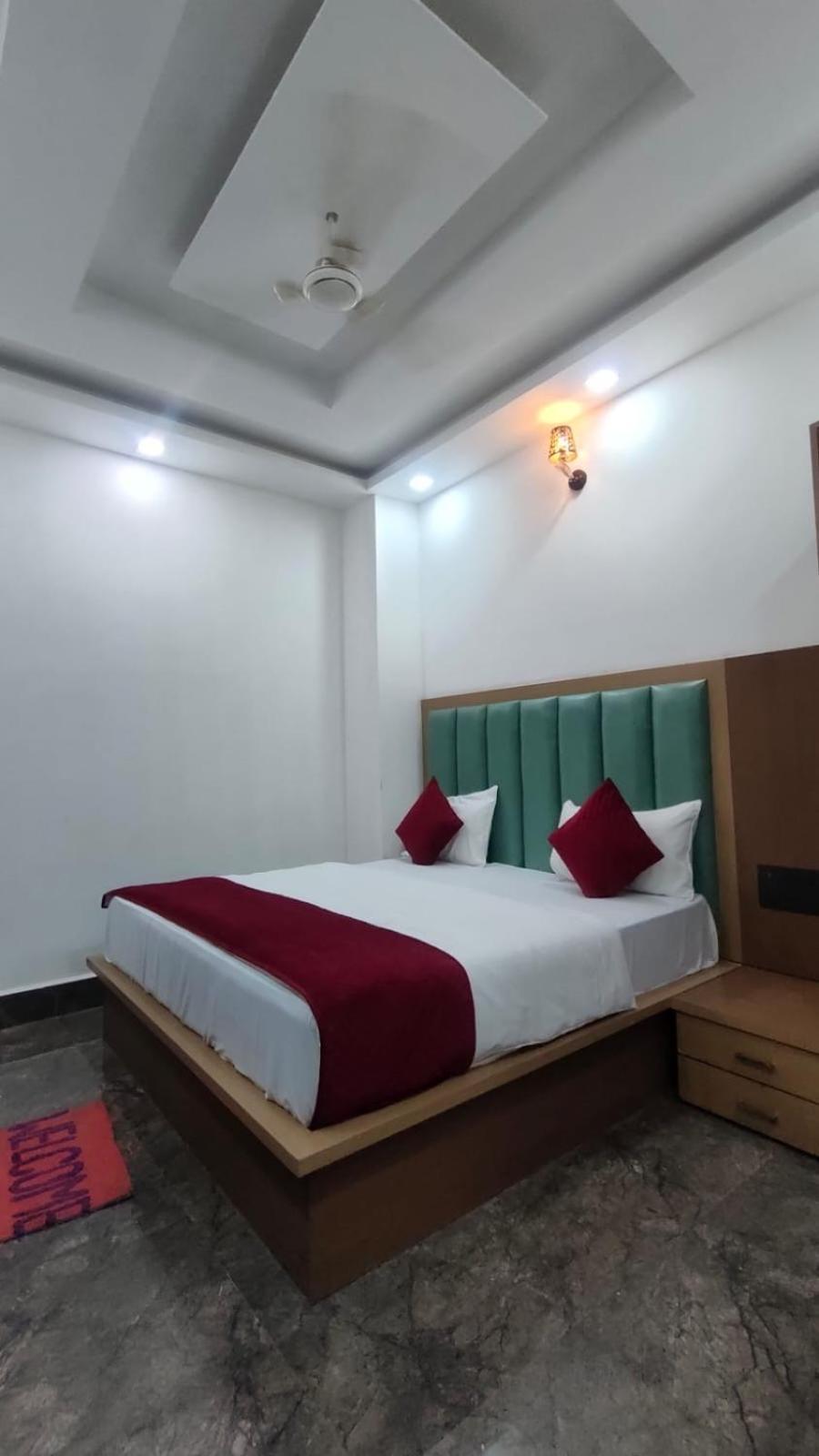 Hotel Golden Door Mathura Exteriér fotografie