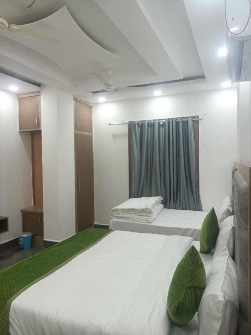 Hotel Golden Door Mathura Exteriér fotografie
